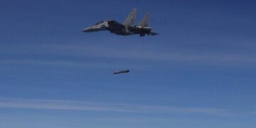 Hindistan Hava Kuvvetlerine ait bir savaş uçağından bırakılan RudraM-II hava-yer füzesinin test uçuşu