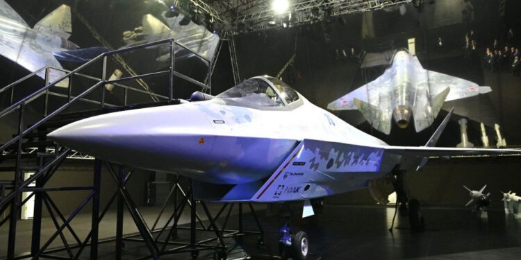 United Aircraft Corporation tarafından geliştirilen beşinci nesil savaş uçağı Su-75 Checkmate prototipi.
