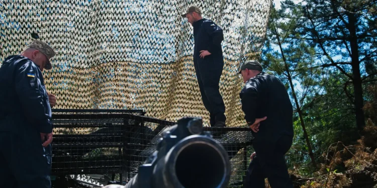 Ukrayna 160. Ayrı Mekanize Tugayı'na ait Lucifer isimli M1A1 Abrams tankına takılan modüler anti-drone kafes sistemi.