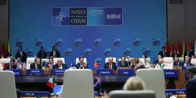 Ankara NATO Zirvesi açılış oturumunda Cumhurbaşkanı Erdoğan ve liderler bir arada.