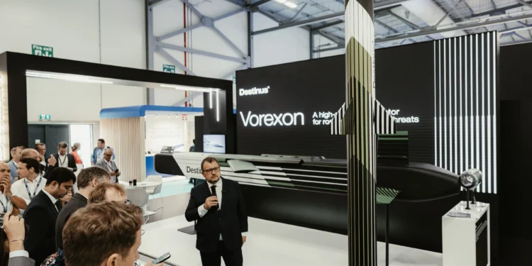 CEO Mikhail Kokorich'in Farnborough Uluslararası Havacılık Fuarı'nda Destinus'un Vorexon nokta savunma sistemi konseptini tanıttığı basın toplantısı