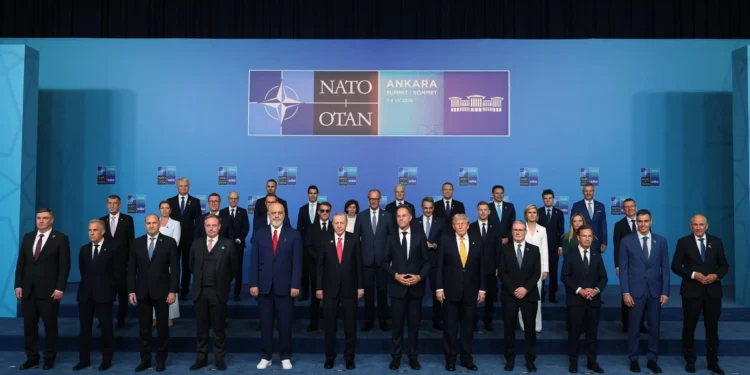 NATO Ankara Zirvesi 2026 liderler aile fotoğrafı