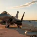 Dassault Aviation üretimi Rafale F4 savaş uçağı ile Harmattan AI iş birliğinde geliştirilen NAMIB elektronik harp sistemi, pist üzerinde yan yana.