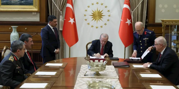 2026 Yüksek Askerî Şûra (YAŞ) kararları Cumhurbaşkanlığı Külliyesi'nde imzalanırken