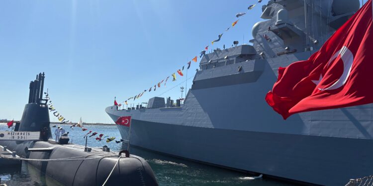 Türkiye's first national frigate, TCG İSTANBUL, and the HIZIRREİS submarine were opened to visitors at the Gölcük Shipyard within the scope of TEKNOFEST Mavi Vatan.