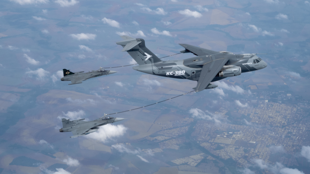 Embraer KC-390 askeri nakliye uçağı havada yakıt ikmali