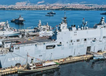 TEKNOFEST Mavi Vatan etkinliklerinde Gölcük Tersanesi'nde sergilenen TCG Anadolu ve Türk Donanması gemileri