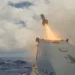 Lockheed Martin'e ait bir JAGM füzesi, RIMPAC tatbikatı sırasında Saildrone Surveyor insansız su üstü aracından fırlatılıyor