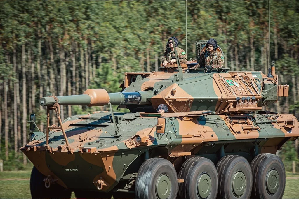 Centauro II zırhlı aracının test sahasında mobilite denemesi