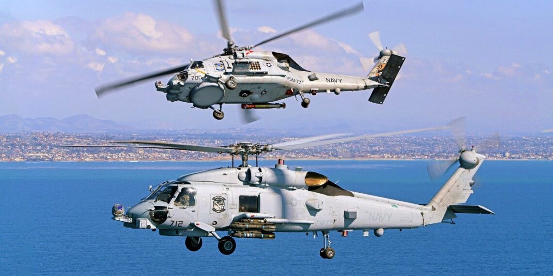MH-60R Seahawk helikopteri uçuş halinde - Lockheed Martin