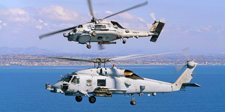 MH-60R Seahawk helikopteri uçuş halinde - Lockheed Martin