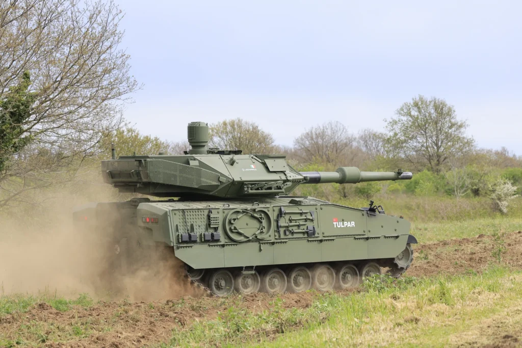 Leonardo HITFACT MkII 120 mm kulenin TULPAR üzerindeki yakın görünümü