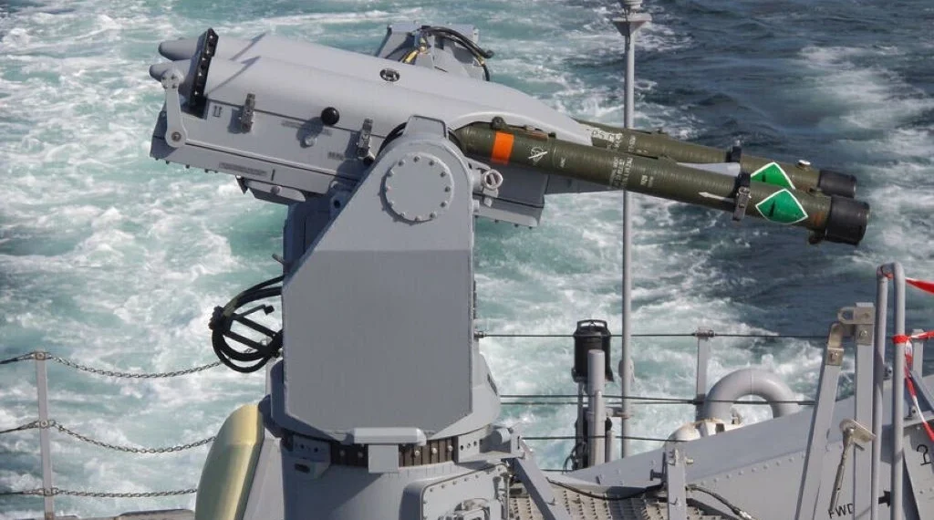 MBDA SIMBAD RC anti-füze sistemi bir savaş gemisinin güvertesinde