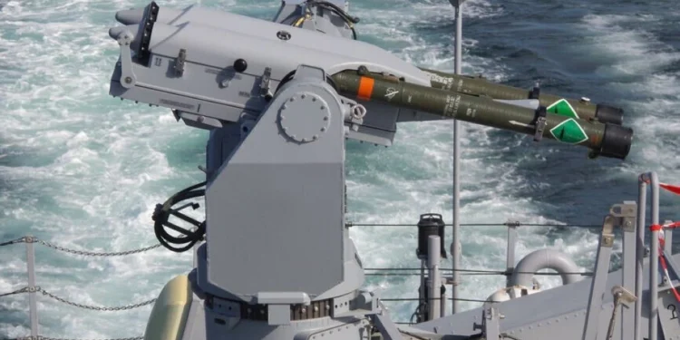 MBDA SIMBAD RC anti-füze sistemi bir savaş gemisinin güvertesinde